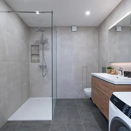 Neues 2 Schlafzimmer Mit Rooftopterrace Appartement *